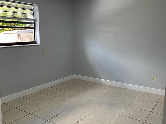 4th image of 219 Northwest Blvd #219