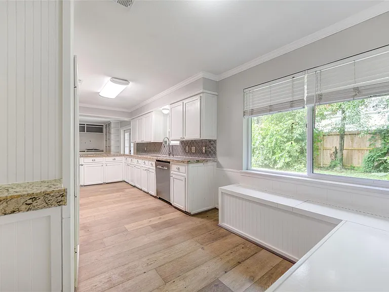5019 Oak Forest Dr — Photo 15