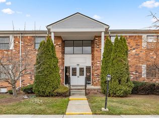 30030 Wildbrook Dr APT 102, Southfield, MI