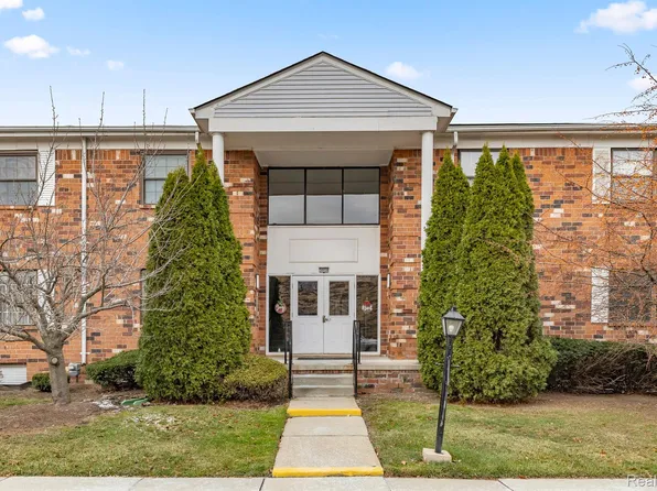 30030 Wildbrook Dr APT 102, Southfield, MI 48034
