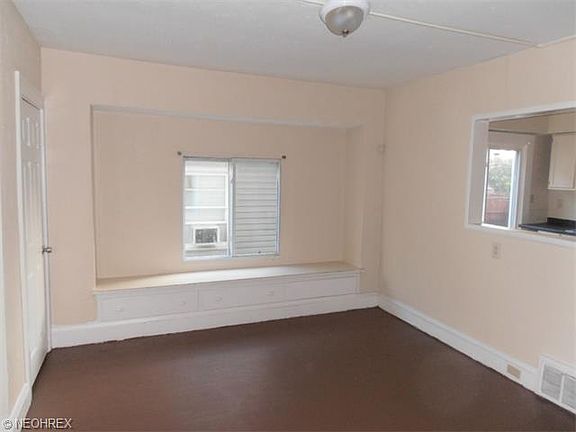 5th image of 3127 W 70th St