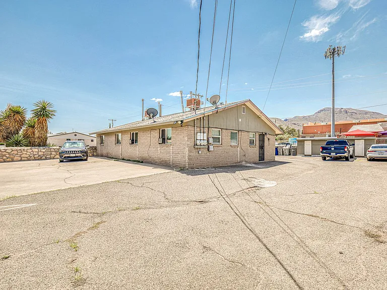 4555 Sun Valley Dr — Photo 35