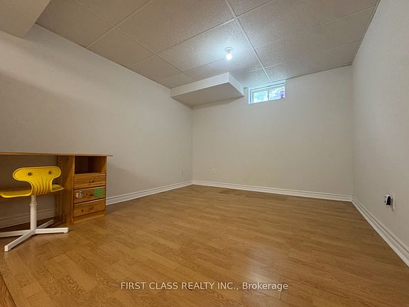 3rd image of 132 Peninsula Cres #Basement