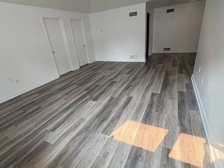 1040 W Princess St #10 — Photo 2