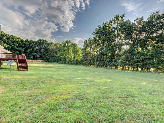 3rd image of 180 Meadow Bluff Ct