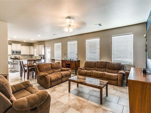 5th image of 3809 Loma Reina Way