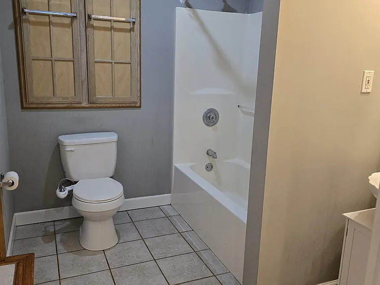 406 W Maple St — Photo 6