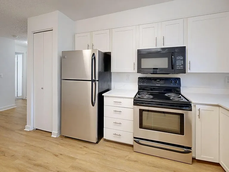 Ellyson Apartment Homes — Photo 14