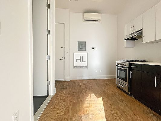 3rd image of 824 Saint Johns Pl #1F