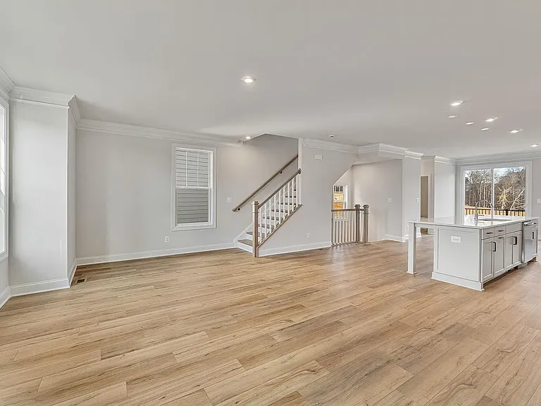 1320 Laconia Ln — Photo 32
