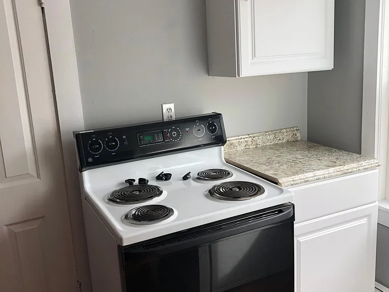 8 1/2 Allen St #1 — Photo 3