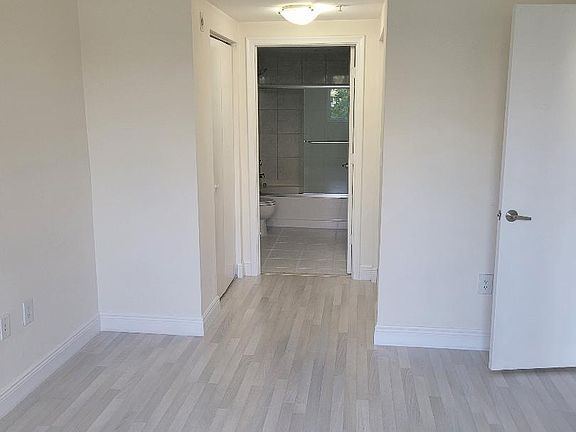 5th image of 2775 NE 187th Street #325