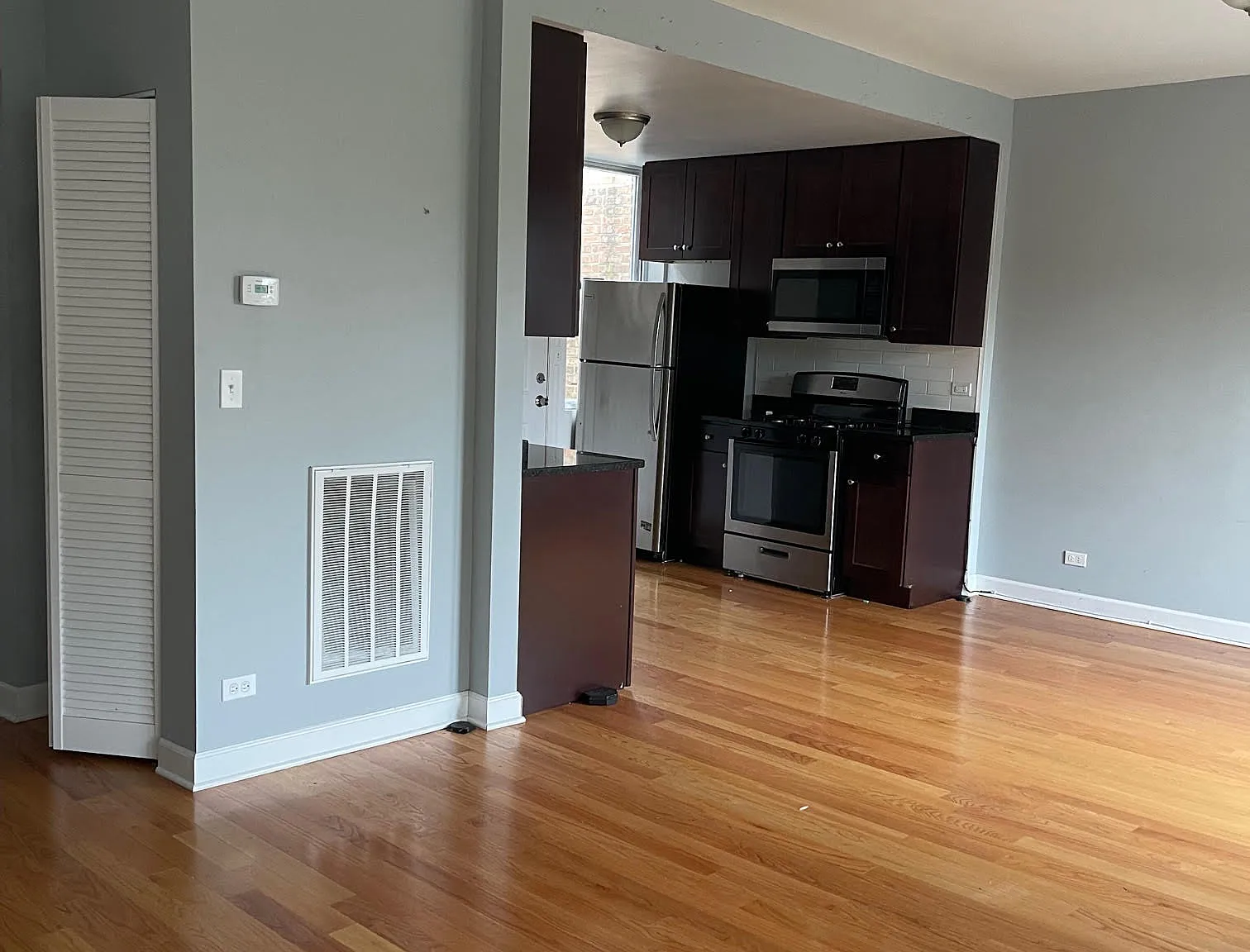 2 bed, 1000 sqft, $2,050 — Photo 4