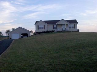 1048 Farmington Dr, Vine Grove, KY 40175