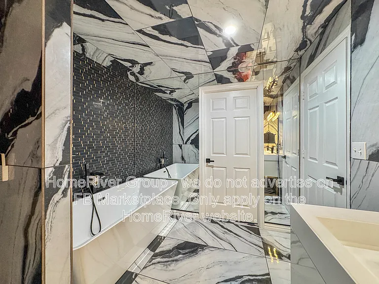 1124 E 11th St — Photo 17