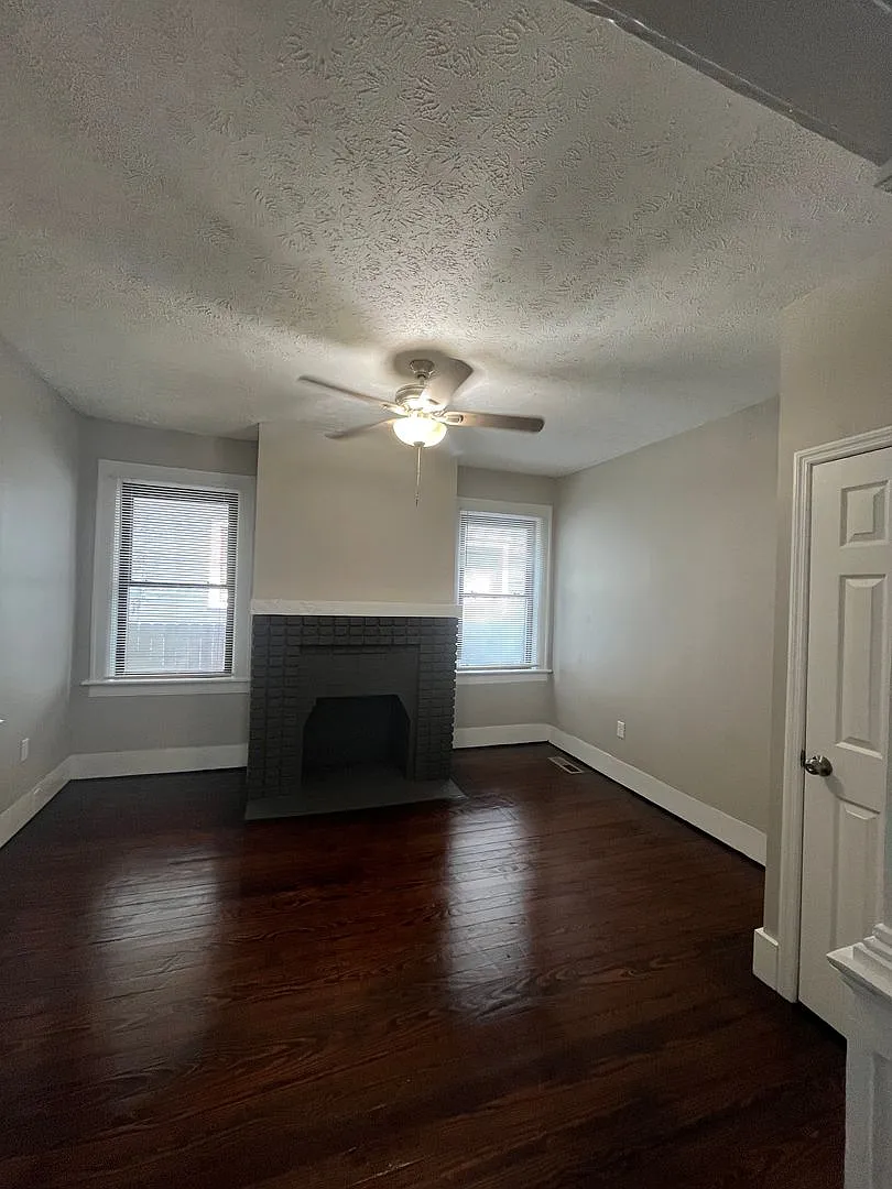 Don't Miss Out! $0 Deposit + First Month FREE! 3 Bed/ 1.5 Bath All Brick Home Historic District! — Photo 3