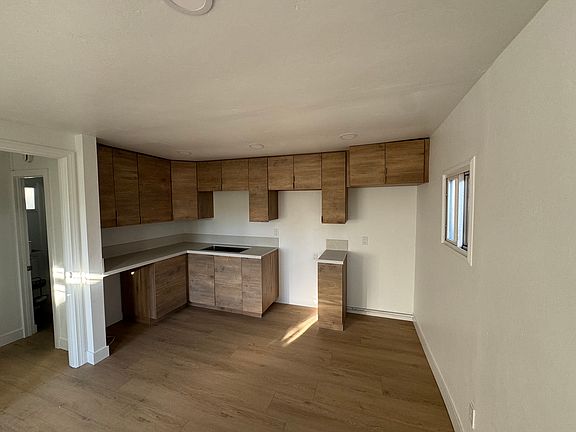 5th image of 1063 20th St