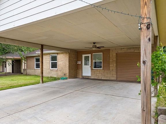 3rd image of 3214 Darling Ave