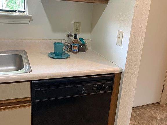4th image of 6298 Independence Dr