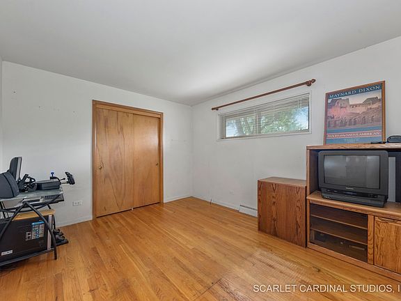 5th image of 1046 S Villa Ave