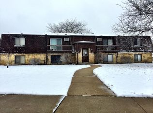 11631 197th St APT 8, Mokena, IL 60448