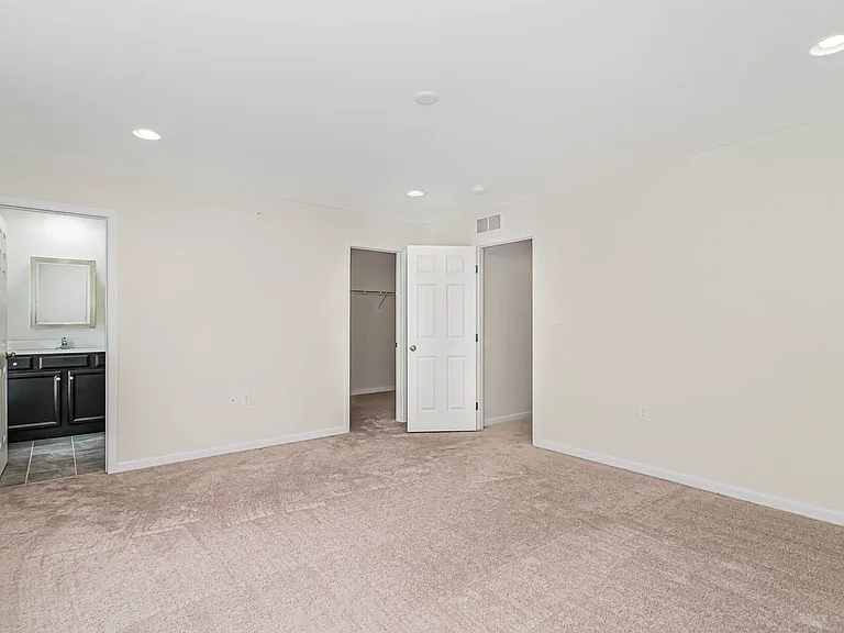 542 Rayburn Ct — Photo 15