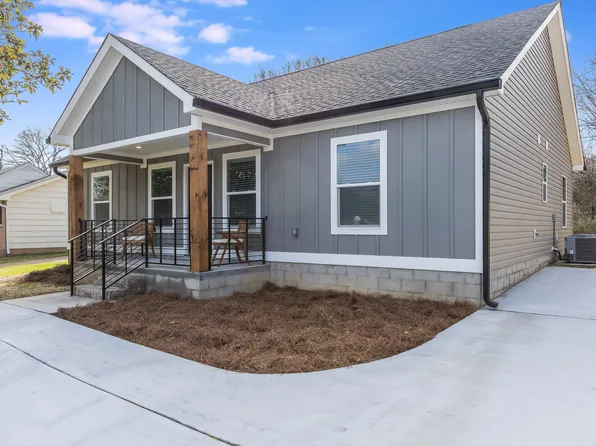 1011 Mountain View Dr, Rossville, GA 30741