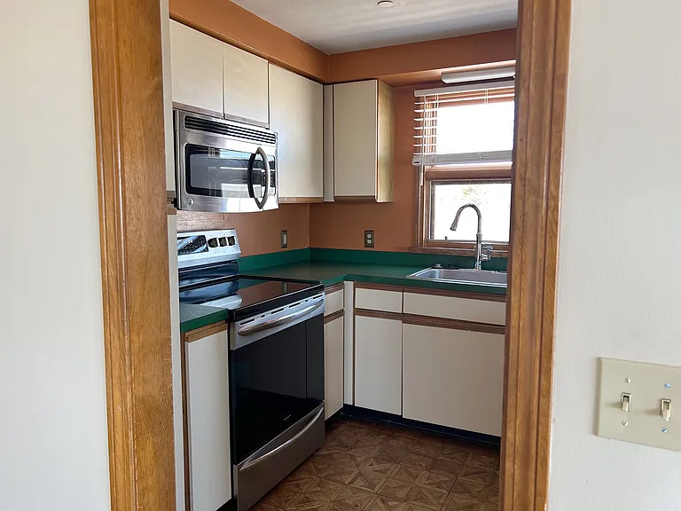 190 Kings Hwy — Photo 13