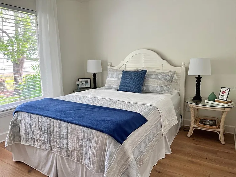 12595 SE Sunset Harbor Rd — Photo 2