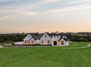 1501 N Cattlemans Crossing Dr, Kerrville, TX 78028