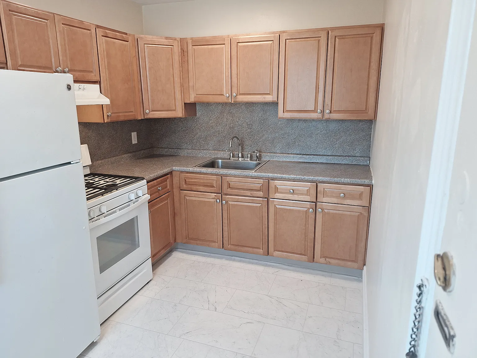 2 bed, 751 sqft, $2,000 — Photo 4