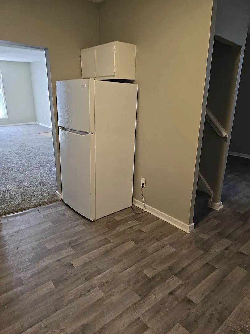 Spacious 2 Bedroom Home! Nice yard! Pet Friendly! — Photo 2