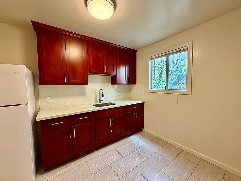 50 Lupine Ave #4 — Photo 8