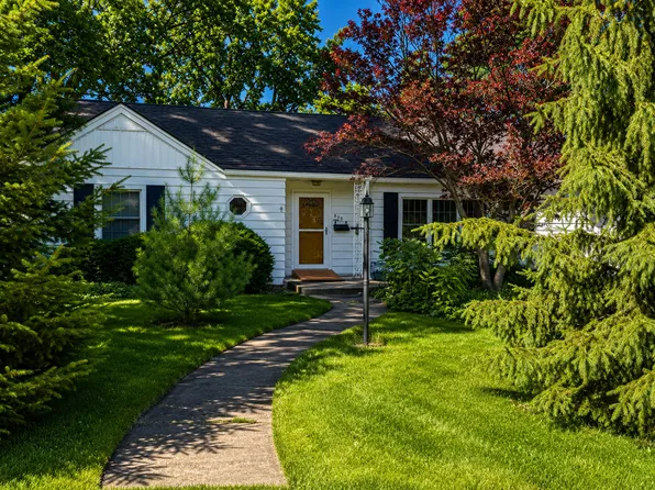 809 Woodlawn Dr, Dekalb, IL 60115