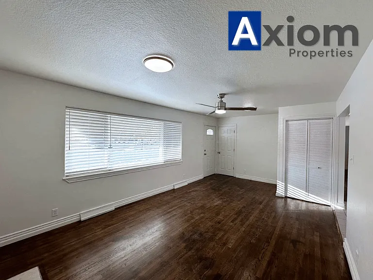 906 E Elm St — Photo 10