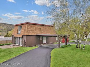 103 Edgewood Dr W, South Abington Township, PA 18411