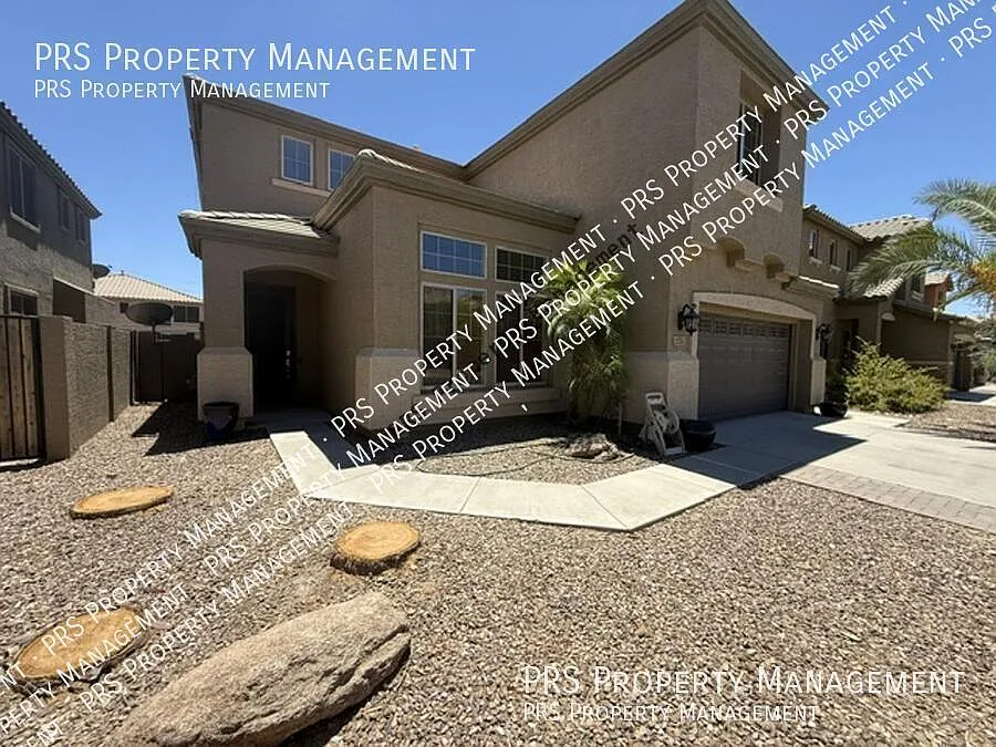 Beautiful home newly listed! — Photo 1