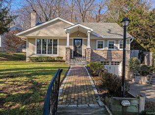 137 Cove Rd, Huntington, NY 11743