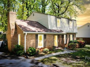 5623 Eastbrook Rd, Charlotte, NC 28215