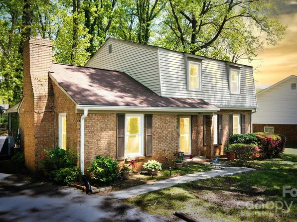 5623 Eastbrook Rd, Charlotte, NC 28215