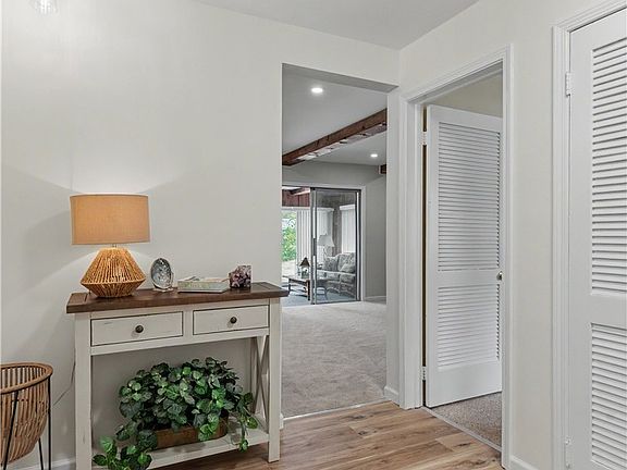 2nd image of 7823 Oakhurst Cir