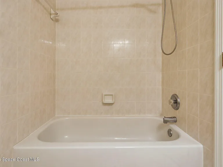 929 Hialeah St — Photo 32
