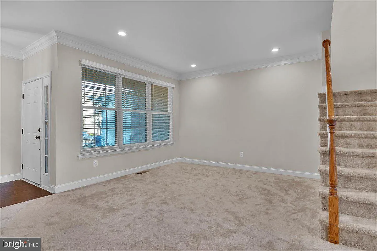 9 Ross Way — Photo 2