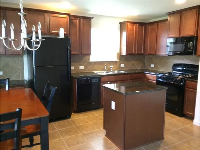 2021 Nestlewood Dr — Photo 2