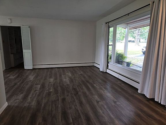 5th image of 310 Brenda Ln