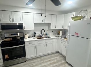 1039 David Dr APT 1W, Bensenville, IL 60106