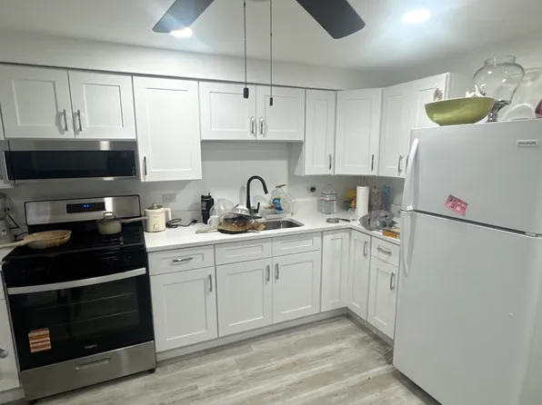 1039 David Dr APT 1W, Bensenville, IL 60106