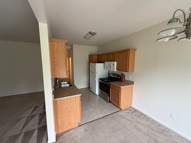 102 Riversedge Dr — Photo 1
