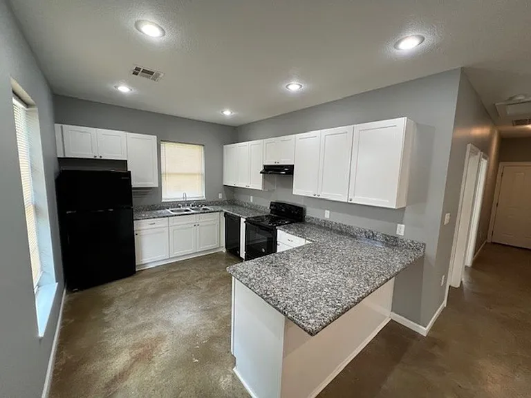 513 W. Lagrange — Photo 7