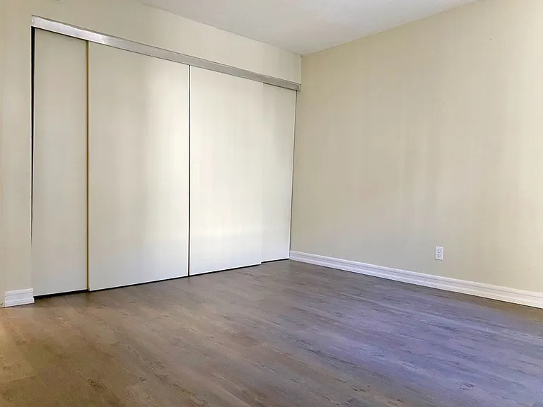 4311 Winona Ave — Photo 8